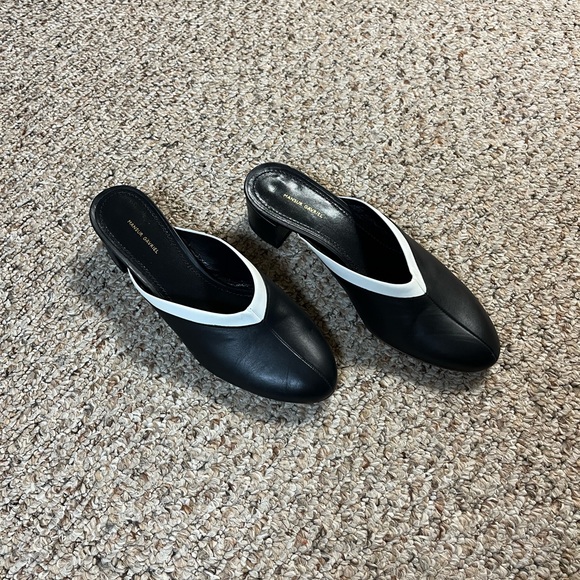 Mansur Gavriel V Slide Flat Mule - Picture 2 of 6